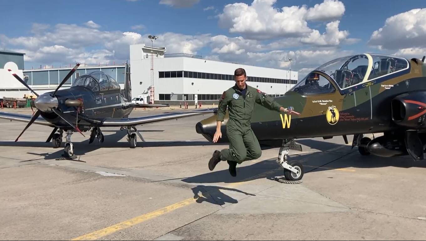 TÁNC, VADÁSZGÉPPEL fotó