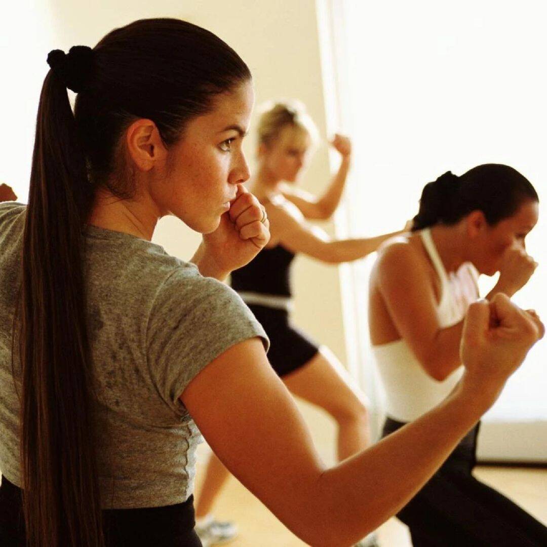 ÖNVÉDELMI HARCOKTATÁS NŐKNEK fotó