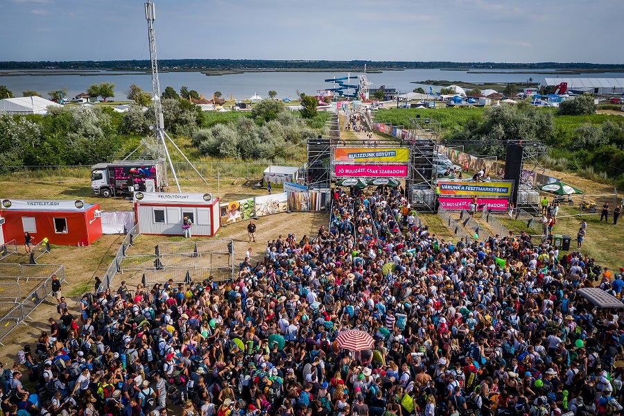 AMIT MINDENKÉPP VIGYÉL MAGADDAL AZ EFOTT-RA!