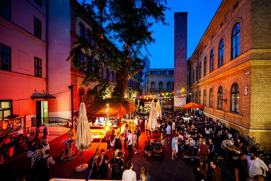 Új szemeszter, új barátok, új bulik